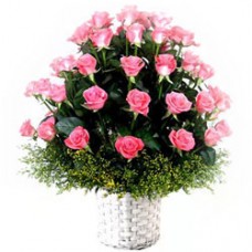 Lovely Arrangement of Pink Coloured Roses